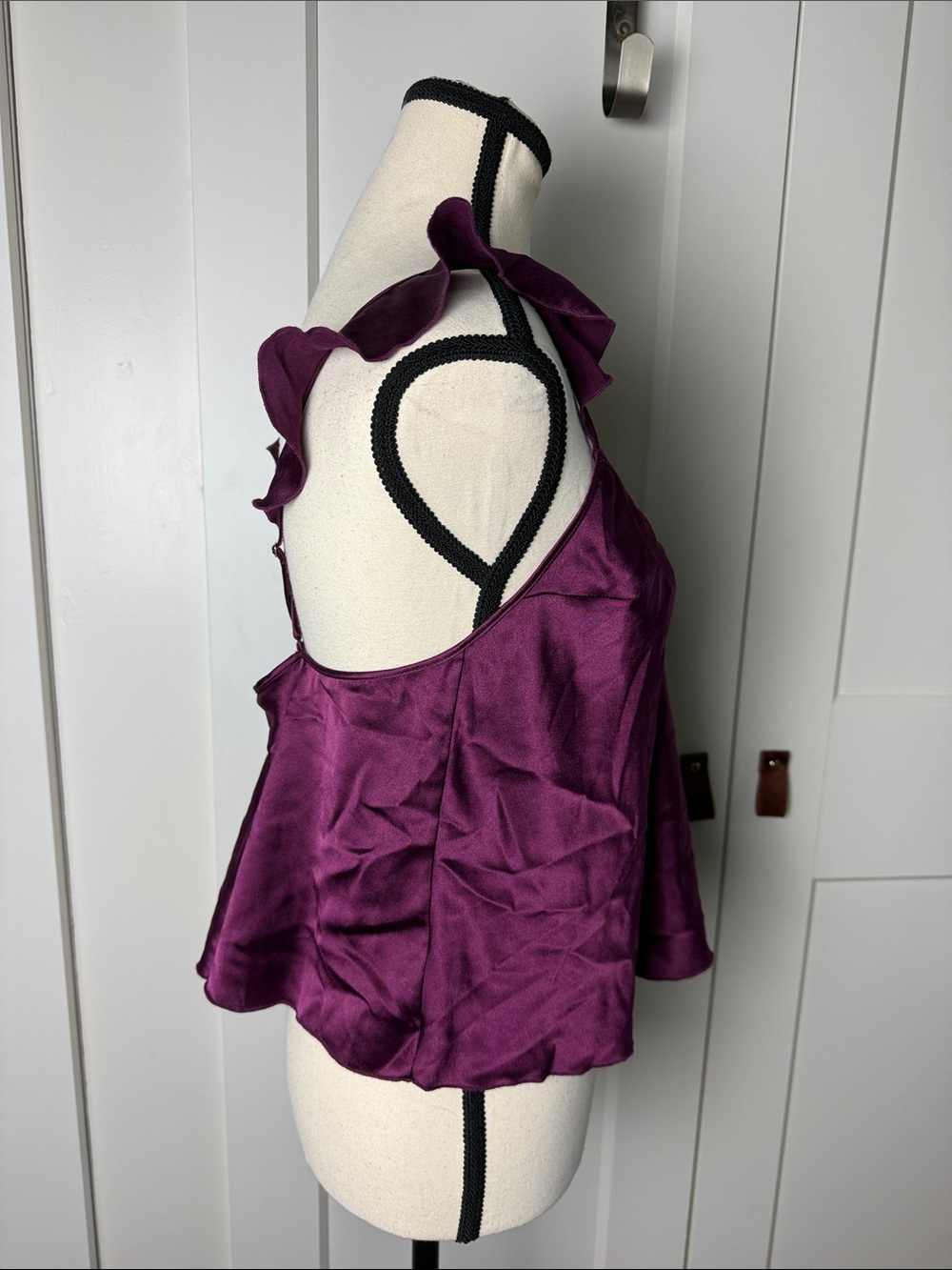 Victoria Secret satin fairy core ruffled hem v neck whimsical purple tank top M